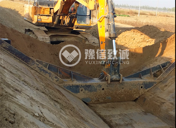 山東德州大型排水溝渠施工現場(chǎng)