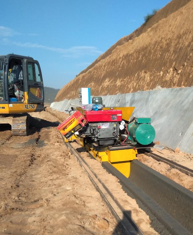 高速公路U型平臺截水溝現場(chǎng)成型效果